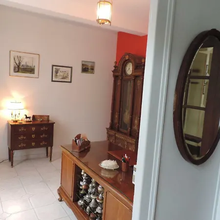 فندق مبيت وإفطار Chez Vous *